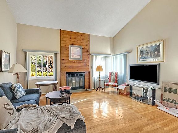 4th image of 2303 W Wayfare Ct