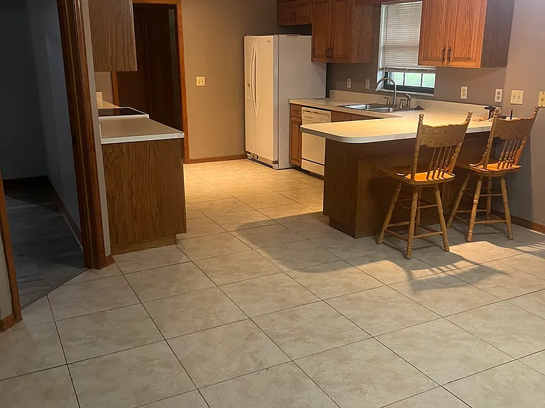 109 Clay Ave S — Photo 6