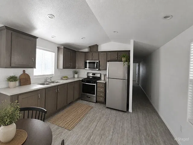 3 bed, 1064 sqft, $1,875 — Photo 2