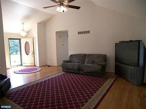 4th image of 503 Ethel Ct