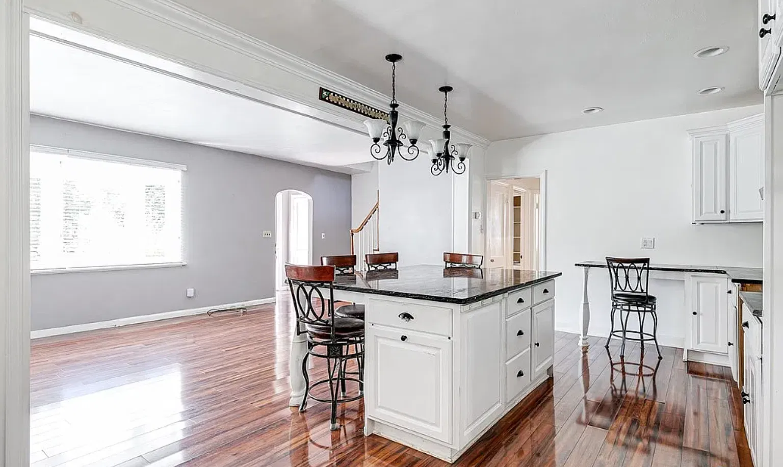 4 bed, 2239 sqft, $3,000 — Photo 2