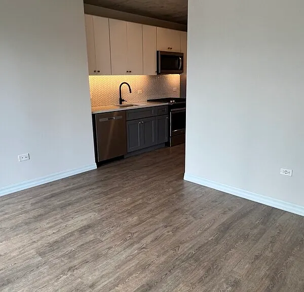 603 N Wells St #401 — Photo 2