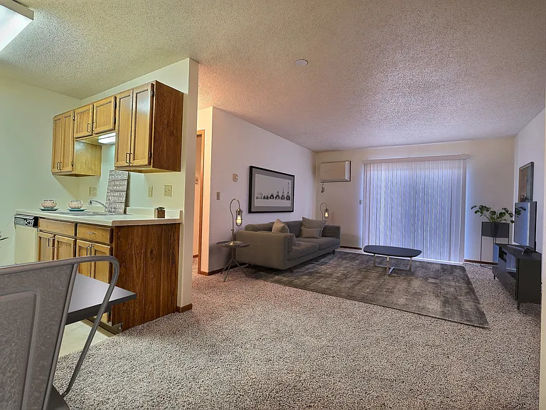 Fargo, ND Southgate Apartments | Living