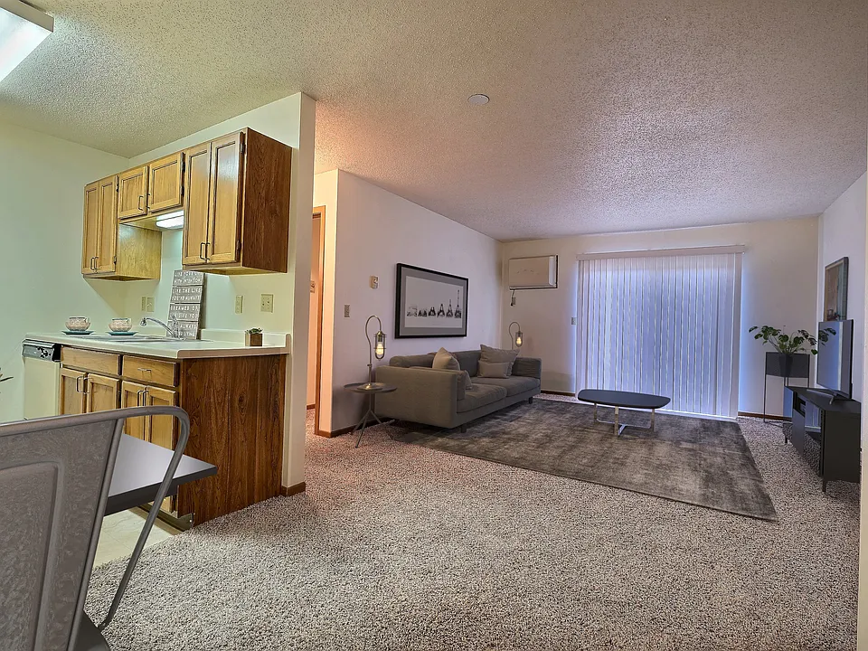 Fargo, ND Southgate Apartments | Living