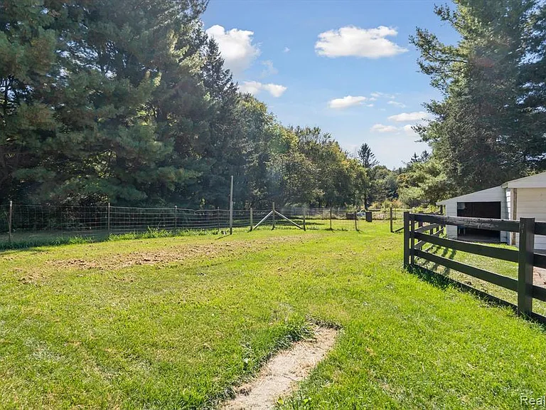 2860 E Coon Lake Rd — Photo 41