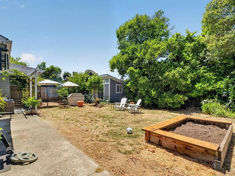 2039 Montecito Ave — Photo 41