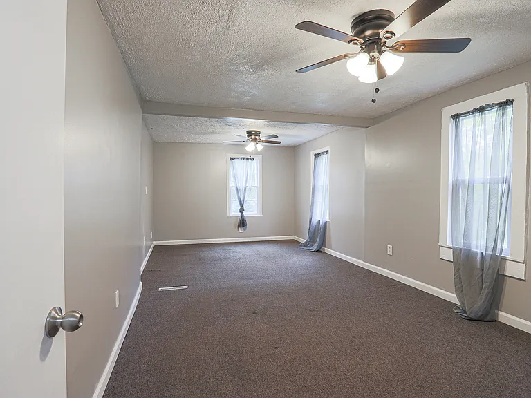 3340 Forest Lawn Ave — Photo 7