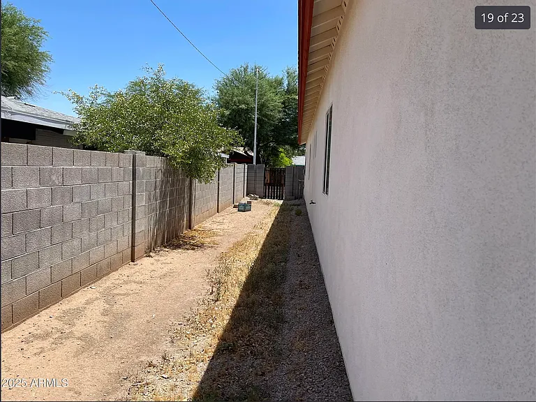 512 W Brown St — Photo 22