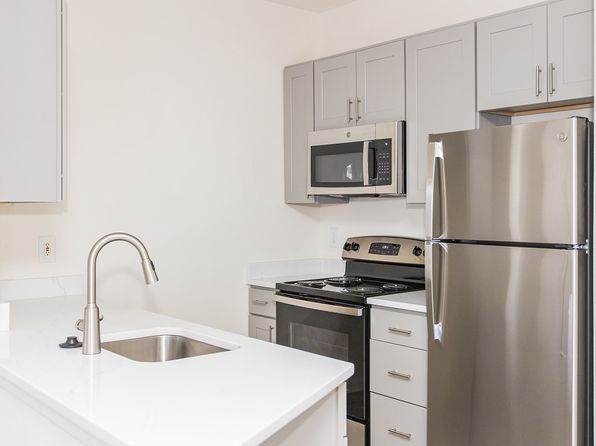 601 Harry S Truman Dr APT 303