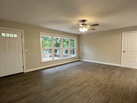 4th image of 230 Amherst Dr
