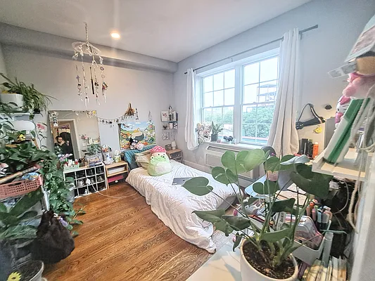 Rented by Friedman Mayer, LREB | media 4