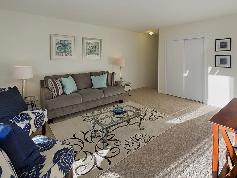 Pickwick Apartments — Photo 18