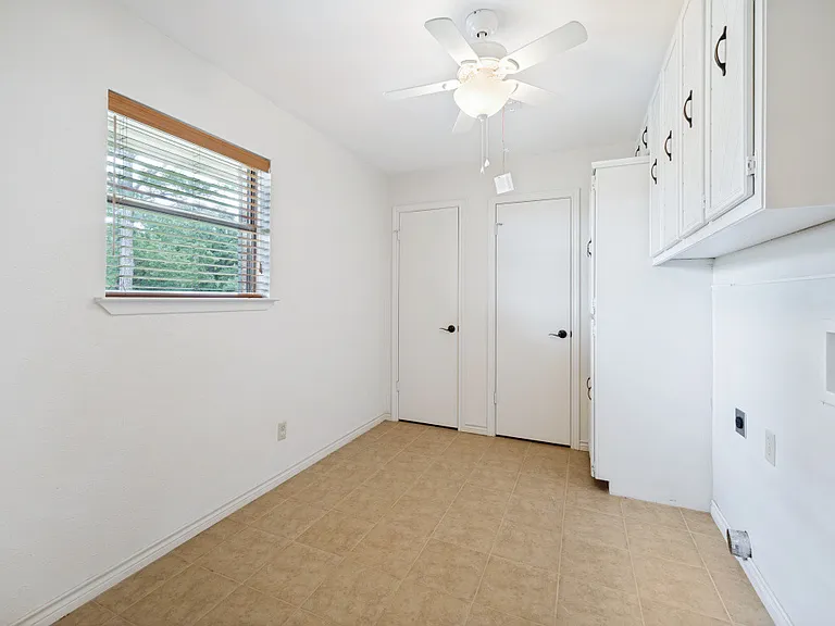 Utility Room with 1/2 Bath