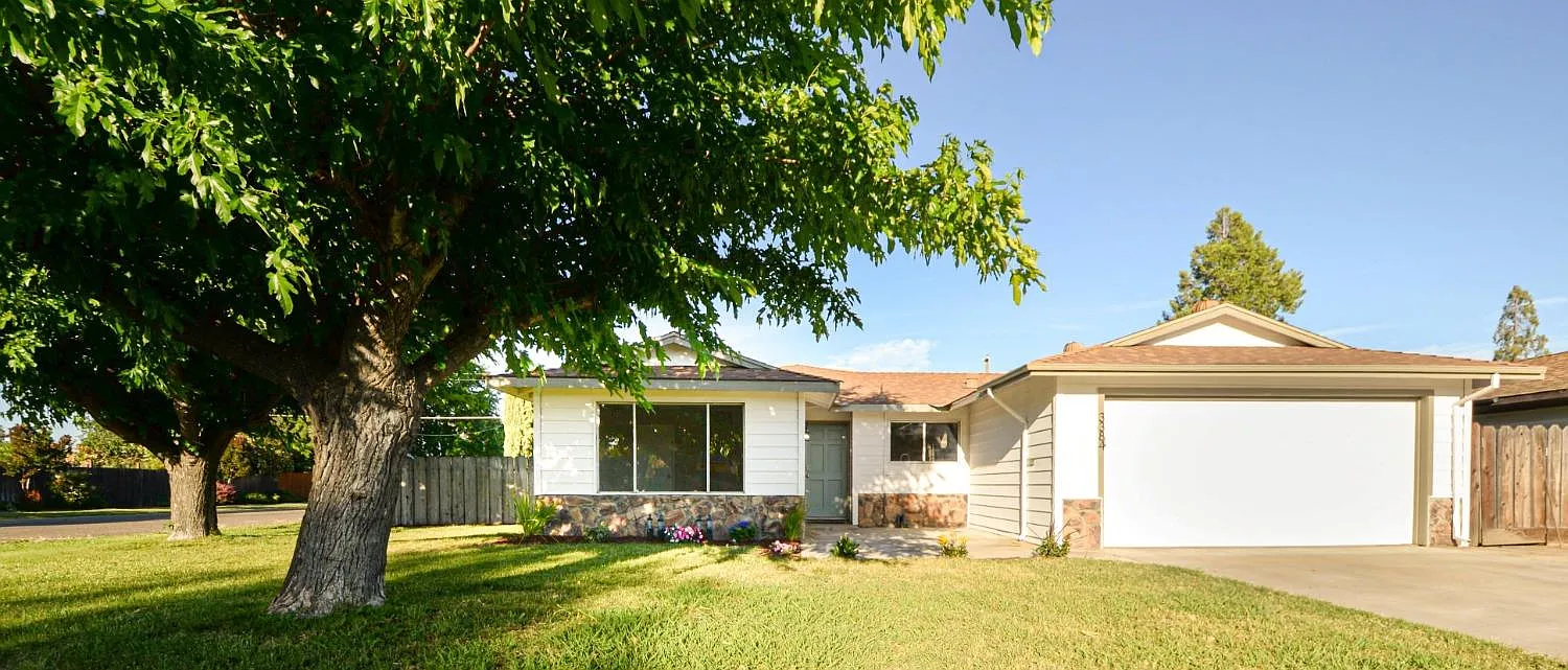 3384 Dakota St photo 1