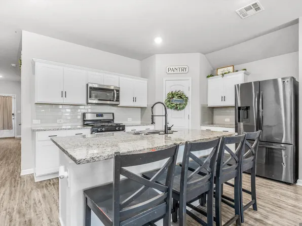 16114 Loussier Dr, Zachary, LA 70791