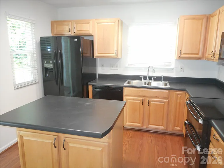 322 Deep Water Ln — Photo 6