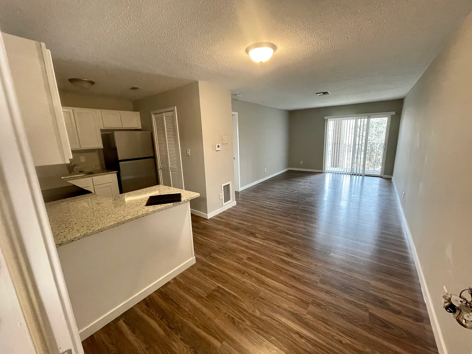 2 bed, 950 sqft, $1,500 — Photo 4
