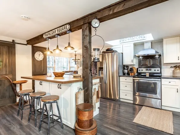 12 Central Ave, Lakeville, MA 02347