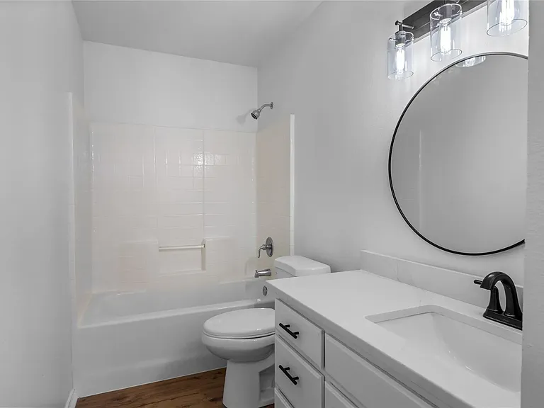 906 Roseanne Dr — Photo 6