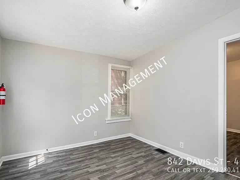 842 Davis St #4 — Photo 9
