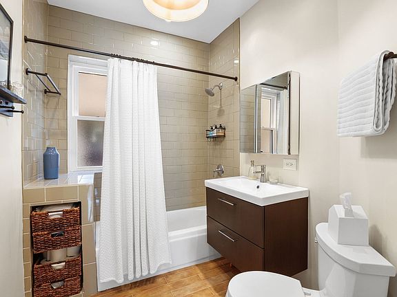 4th image of 2617 W Leland Ave