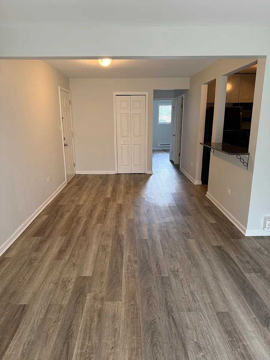 Living Room - 514 E Spruce Dr #1