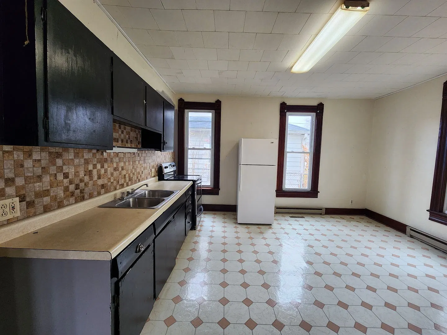 617 E Washington St — Photo 4
