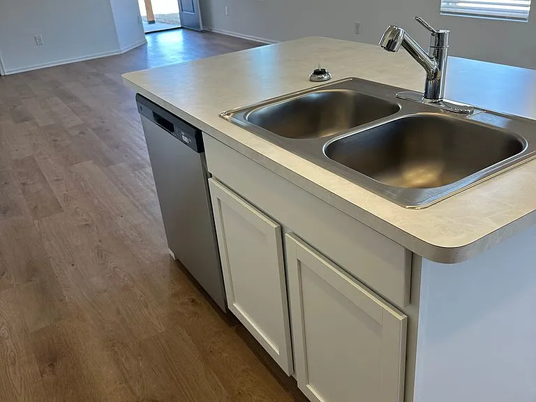 1076 Westbrook Blvd — Photo 16