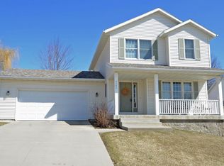 4483 Manor Park Dr NW, Rochester, MN 55901