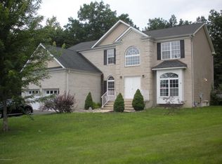 14 Reuben Ct, Howell, NJ 07731