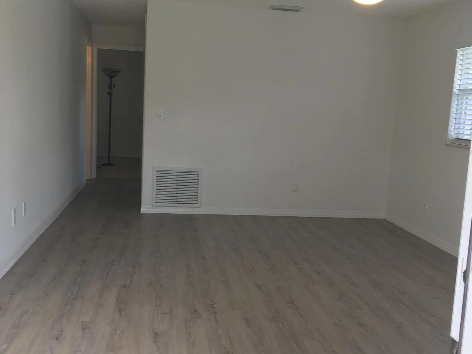 2 bed, 1000 sqft, $1,800 — Photo 2