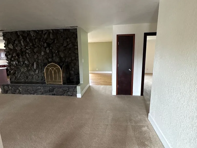 1317 Lexington Rd — Photo 3