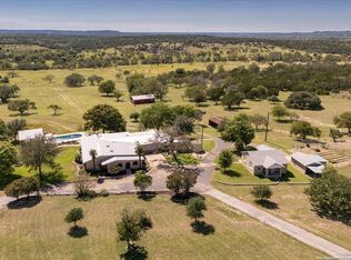 461 Center Point Dr E, Center Pt, TX 78010