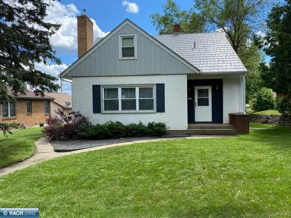 812 8th St N, Virginia, MN 55792