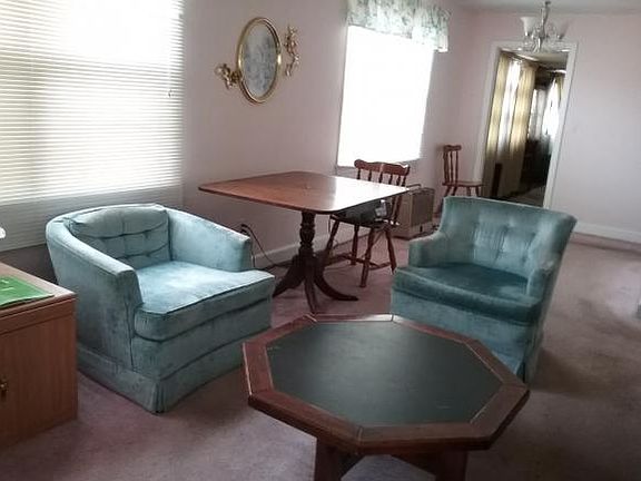 3rd image of 1661 Pineola Ave