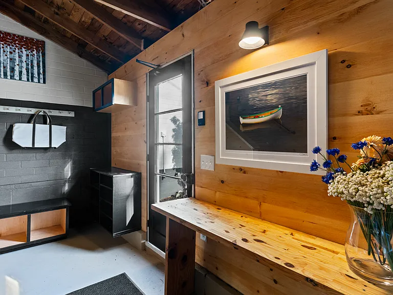339 W Elm St — Photo 26