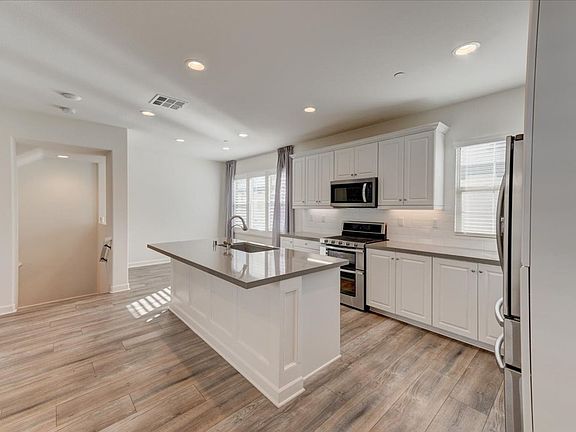 2nd image of 946 Blackstone Dr