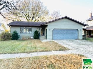 211 S Tama St, Rock Rapids, IA 51246