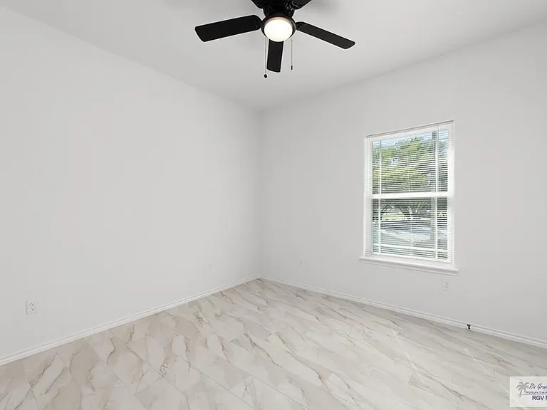 405 Lion'S Villa Ave #14 — Photo 13