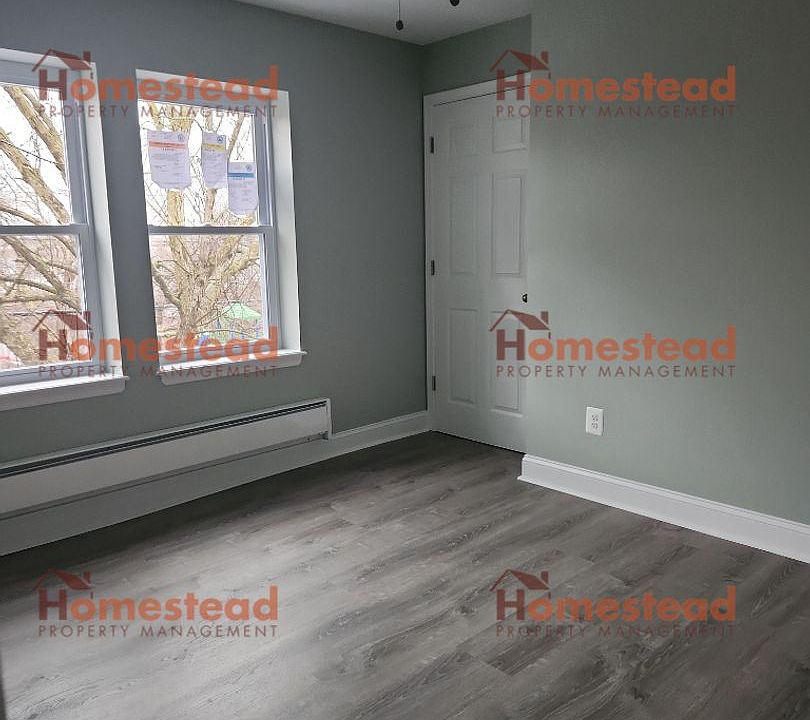 1st image of 25 W Oak St Floor 2
