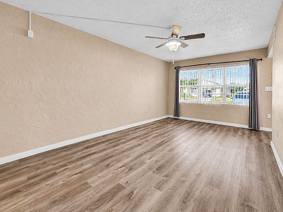 5th image of 4923 Vincennes Ct APT 5