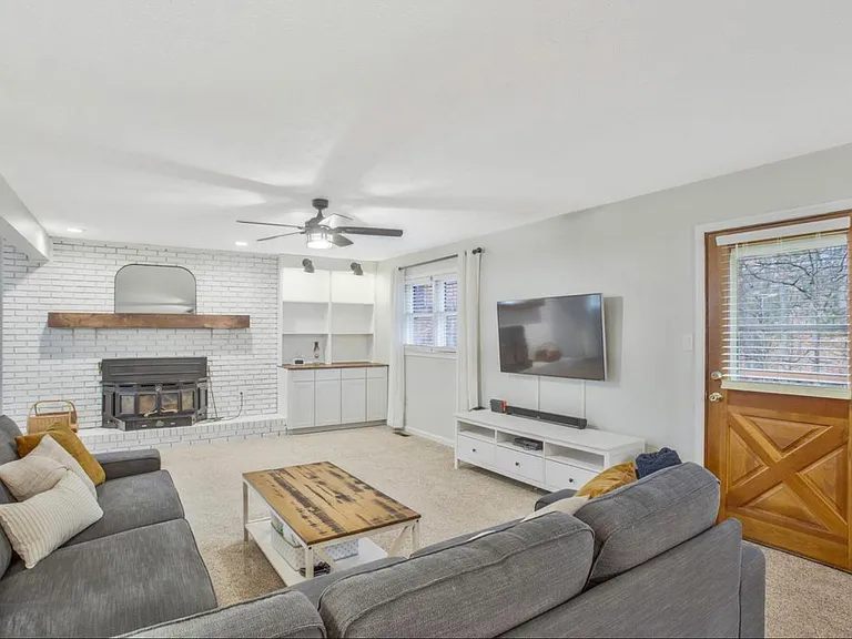 8300 Venture Dr — Photo 14