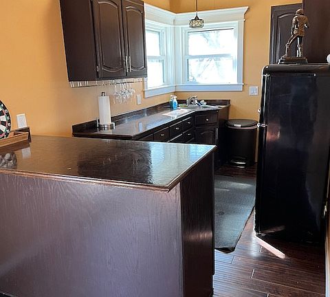 3rd image of 2117 Greta Ln