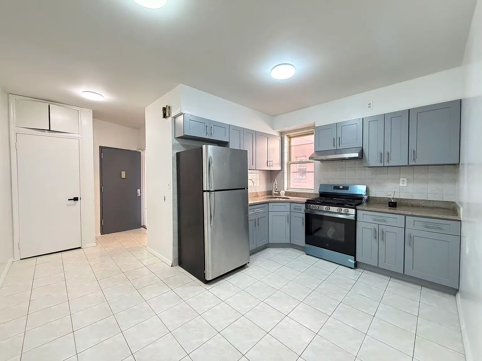 1941 Cropsey Ave — Photo 2