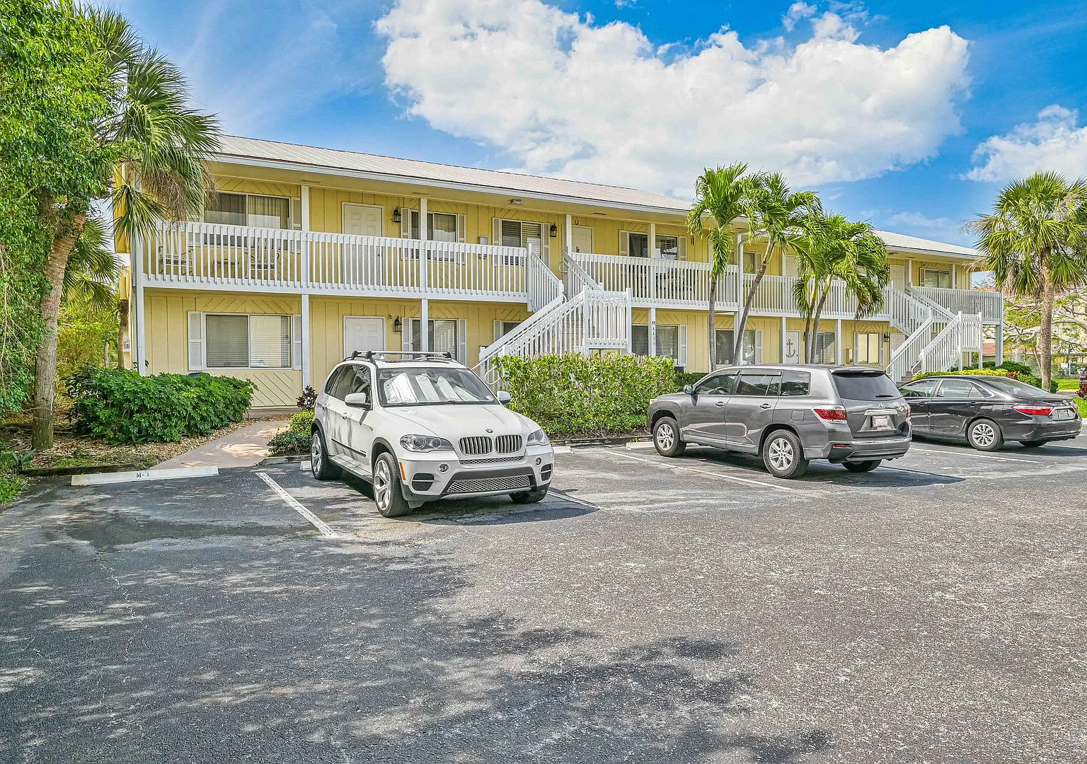 4633 Bayshore Dr — Photo 1