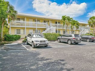 4633 Bayshore Dr APT M1, Naples, FL 34112