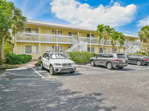 4633 Bayshore Dr, Naples, FL