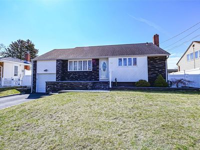 16 10th Avenue, Farmingdale, NY, 11735