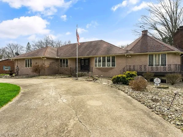20 Redfern Dr, Youngstown, OH 44505