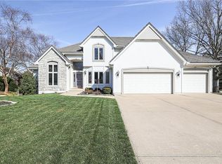 604 NE Rushbrook Dr, Lees Summit, MO 64064